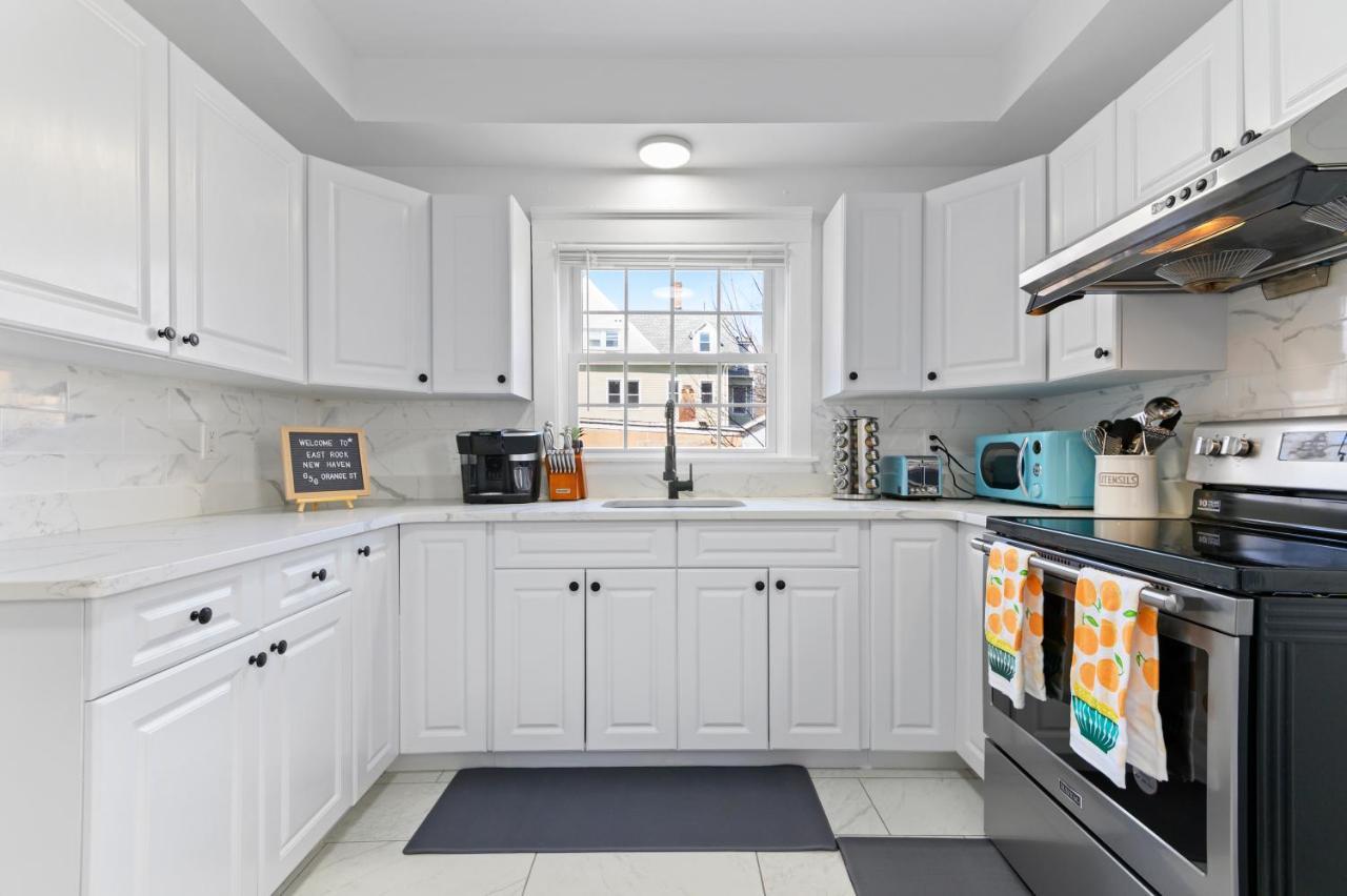 Casa Soleada In East Rock Near Dt And Yale Som With Free Parking And King Bed Apartment New Haven Bagian luar foto