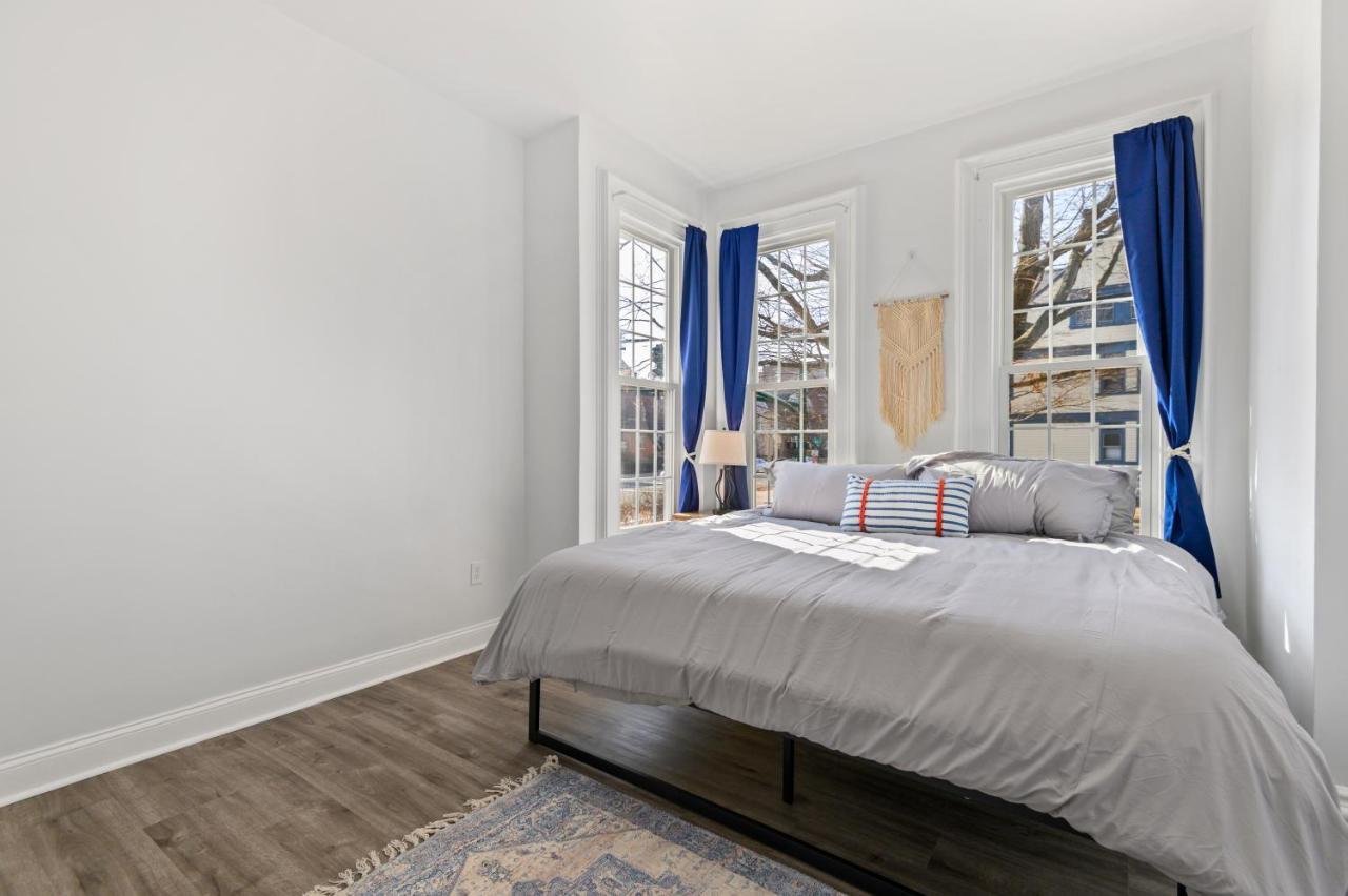 Casa Soleada In East Rock Near Dt And Yale Som With Free Parking And King Bed Apartment New Haven Bagian luar foto