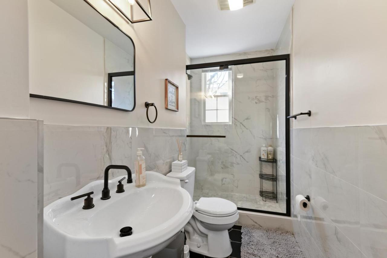 Casa Soleada In East Rock Near Dt And Yale Som With Free Parking And King Bed Apartment New Haven Bagian luar foto